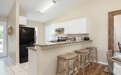 lake-forest-04-unit-dining-and-kitchen.jpg