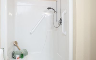 lake-forest-21-unit-bathroom.jpg