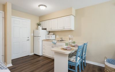 lake-forest-23-unit-kitchen.jpg