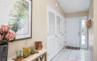 lake-forest-03-unit-entryway.jpg