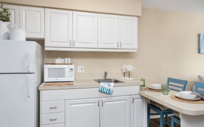 lake-forest-24-unit-kitchen.jpg