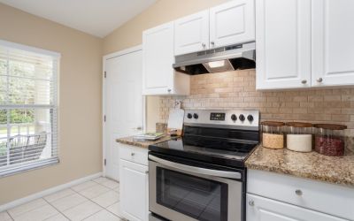 lake-forest-08-unit-kitchen.jpg