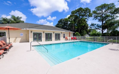 lake-forest-swimming-pool.png