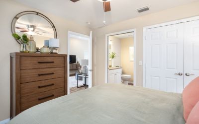 lake-forest-19-unit-bedroom.jpg