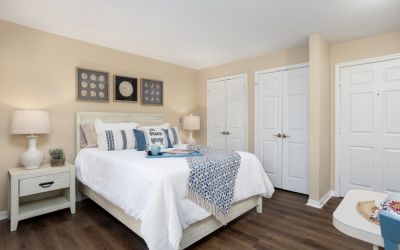 lake-forest-25-unit-bedroom.jpg